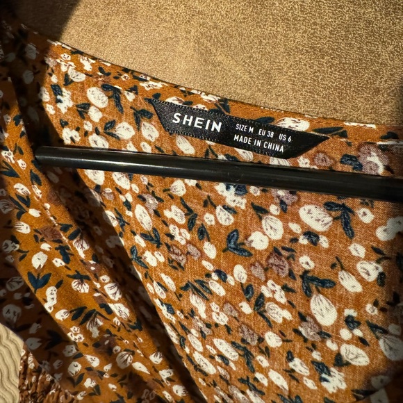 Brown floral wrap dress size medium - Picture 3 of 3